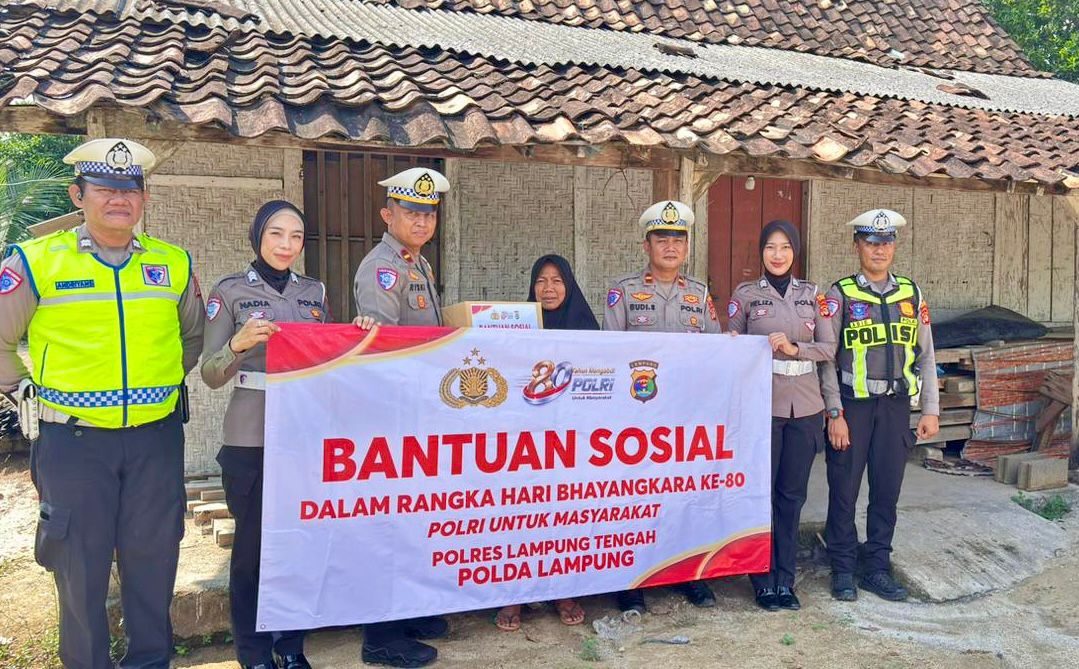 Sambut Hari Bhayangkara ke-80, Satlantas Polres Lampung Tengah Salurkan Bantuan Sembako Kepada Warga Kurang Mampu