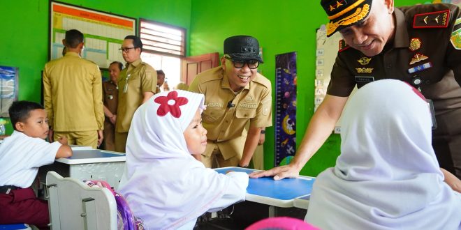 Gubernur Lampung Tinjau Langsung Program Makan Bergizi Gratis Di Tahun Ajaran Baru Sekolah